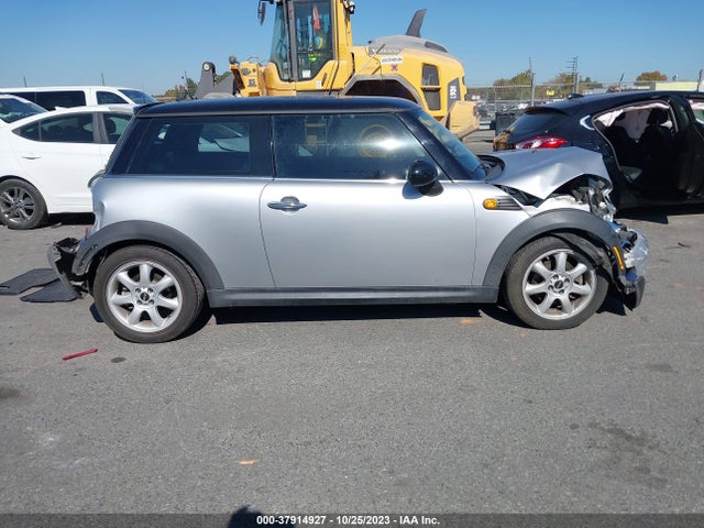 2010 MINI COOPER HARDTOP VIN: WMWMF3C57ATZ27907