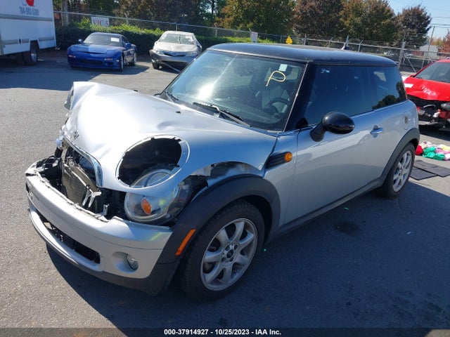 2010 MINI COOPER WMWMF3C57ATZ27907 Photo 1