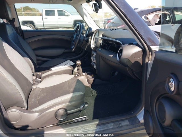 2010 MINI COOPER WMWMF3C57ATZ27907 Photo 4