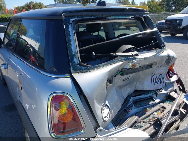 2010 MINI COOPER WMWMF3C57ATZ27907 Photo 5