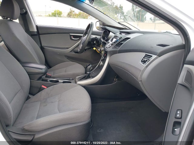 2016 HYUNDAI ELANTRA SE VIN: 5NPDH4AE3GH710082