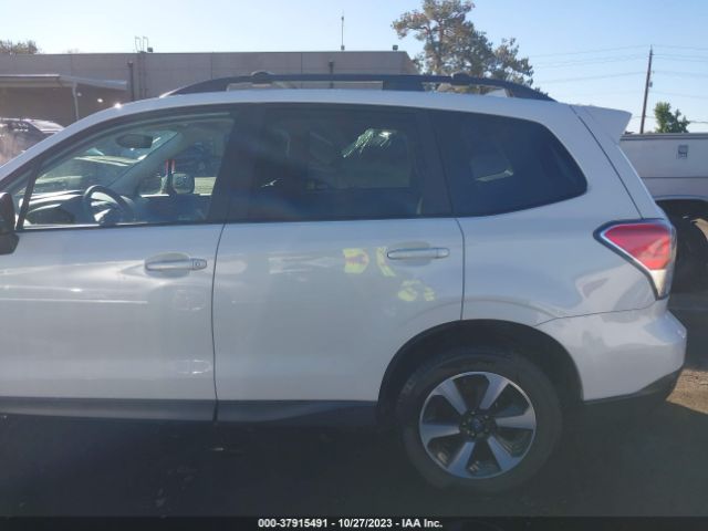JF2SJAEC4JH551504 Subaru Forester Premium