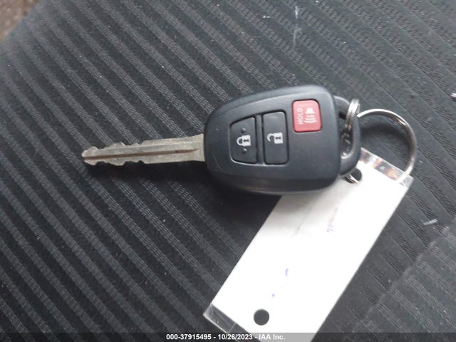 Toyota RAV4 LE 2017 2T3BFREVXHW641275 Image 11