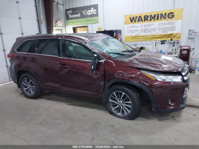 2018 TOYOTA HIGHLANDER SE/XLE VIN: 5TDJZRFH8JS893013