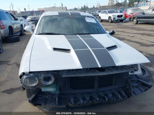 2C3CDZAGXJH183944 Dodge Challenger Sxt Plus
