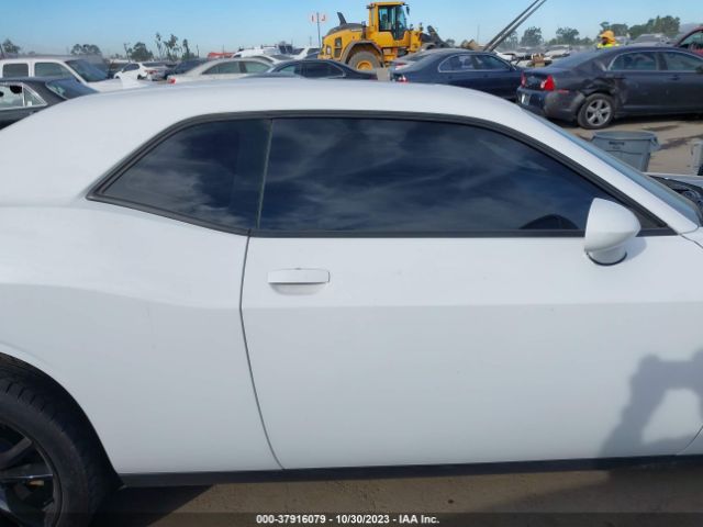 2C3CDZAGXJH183944 Dodge Challenger Sxt Plus