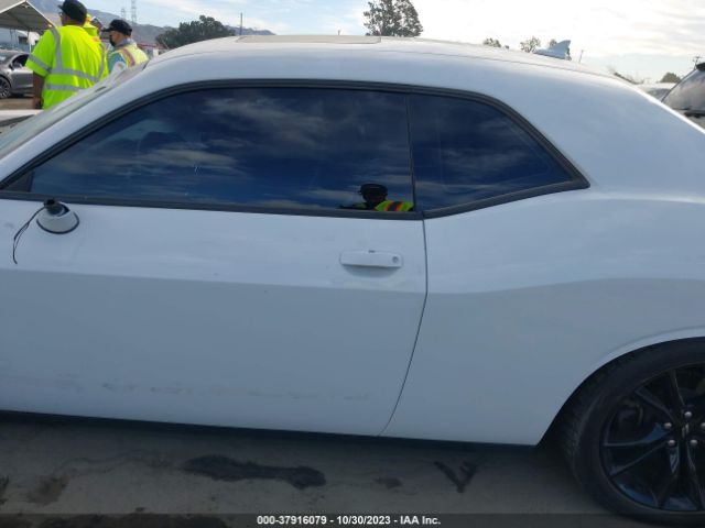 2C3CDZAGXJH183944 Dodge Challenger Sxt Plus