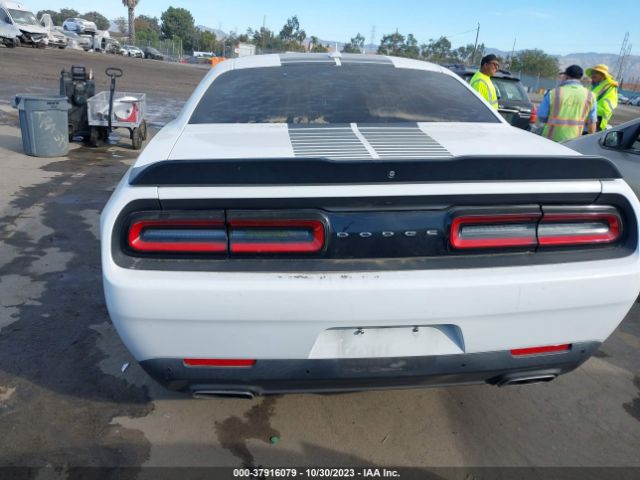 2C3CDZAGXJH183944 Dodge Challenger Sxt Plus