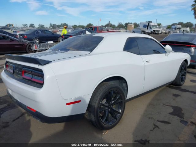 2C3CDZAGXJH183944 Dodge Challenger Sxt Plus