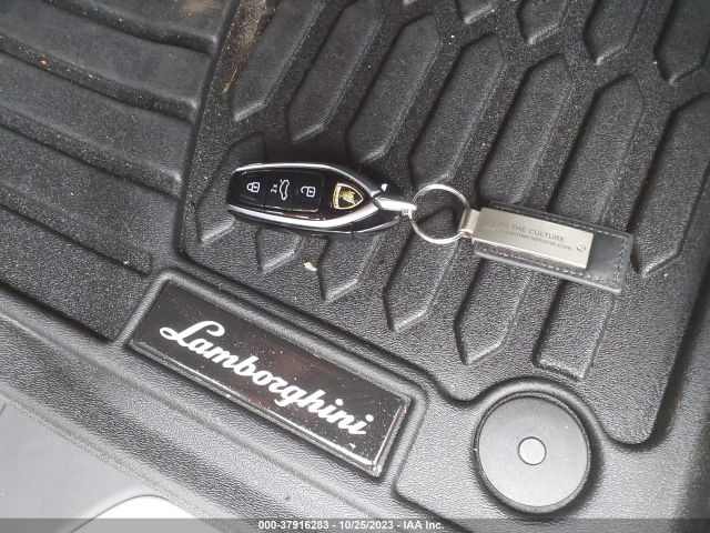 ZPBUA1ZLXNLA19252 Lamborghini Urus Pearl Capsule/graphite Capsule