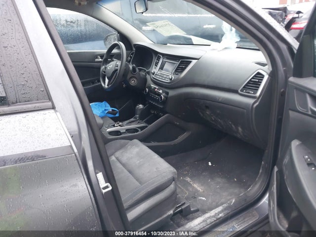 2017 HYUNDAI TUCSON SE VIN: KM8J3CA40HU574001