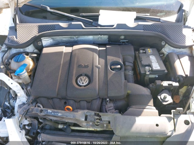 3VWFP7AT7EM623303 Volkswagen Beetle Coupe 2.5l Entry