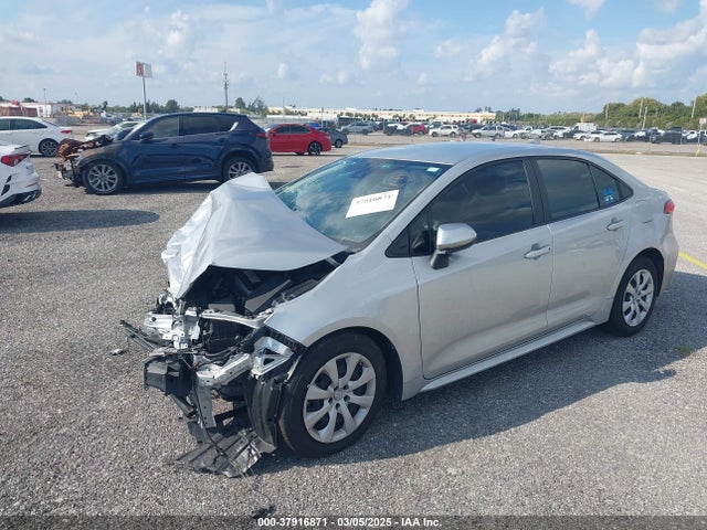 Toyota COROLLA LE 2022 JTDEPMAE6NJ223020 Image 2