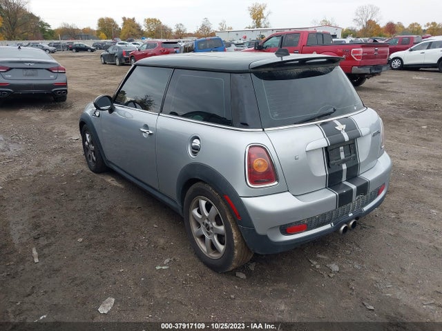 2008 MINI COOPER S WMWMF735X8TV34873 Photo 2