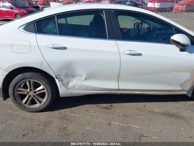 Chevrolet Cruze Lt Auto 2018 1G1BE5SM8J7196004 Image 12