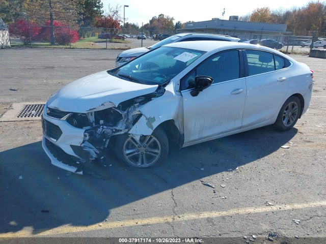 Chevrolet Cruze Lt Auto 2018 1G1BE5SM8J7196004 Image 2