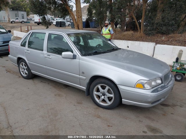 2000 VOLVO S70 VIN: YV1LS61J6Y2630648