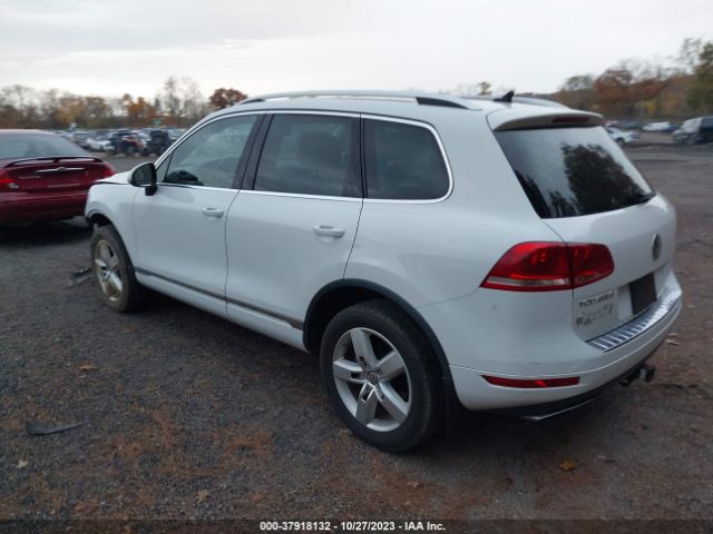 2012 VOLKSWAGEN TOUAREG WVGEK9BP2CD007880 Photo 2