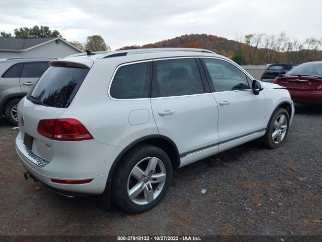 2012 VOLKSWAGEN TOUAREG WVGEK9BP2CD007880 Photo 3