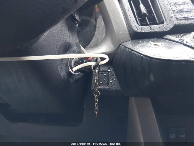 Toyota RAV4 LE 2017 2T3ZFREV6HW335043 Image 11