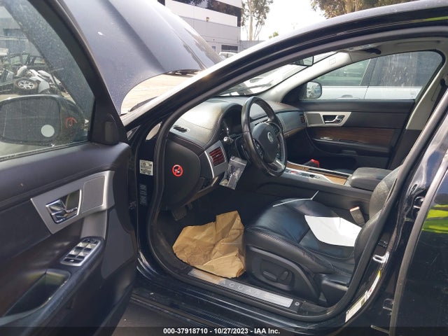 2012 JAGUAR XF SAJWA0FB9CLS39390 Photo 4