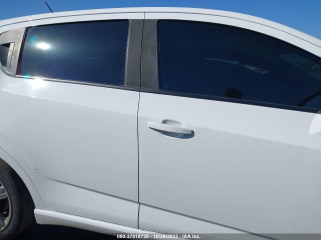 Chevrolet Sonic Rs Manual 2015 1G1JH6SB5F4149206 Image 13