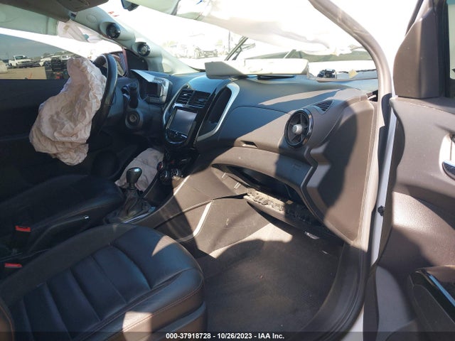 Chevrolet Sonic Rs Manual 2015 1G1JH6SB5F4149206 Image 5
