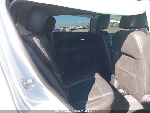 Chevrolet Sonic Rs Manual 2015 1G1JH6SB5F4149206 Image 8