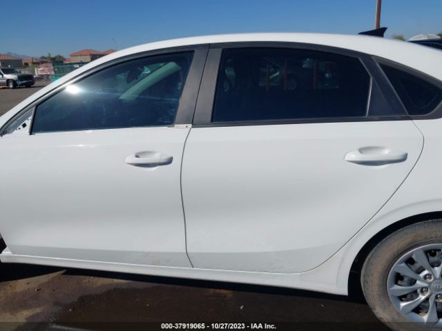 3KPF24AD5ME376851 KIA FORTE FE