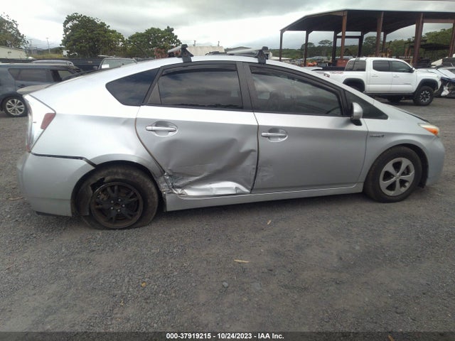 Toyota Prius Two 2014 JTDKN3DU7E1773333 Image 13
