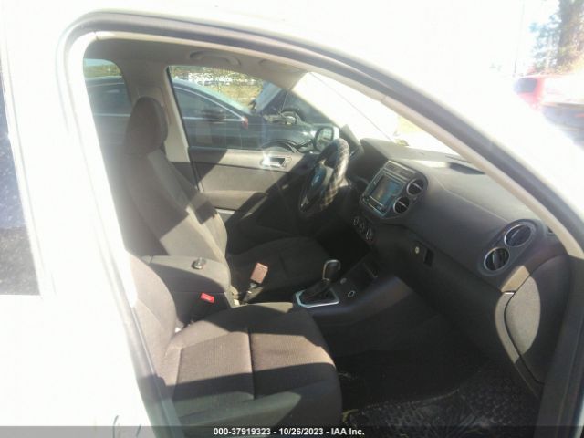 2017 VOLKSWAGEN TIGUAN WVGAV7AX4HK054908 Photo 4