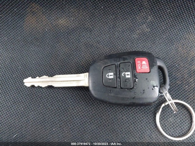 Toyota RAV4 LE 2018 JTMBFREV9JD256776 Image 11