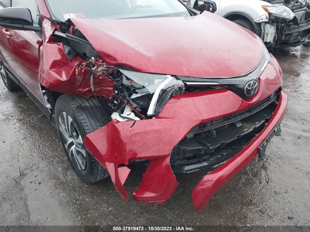 Toyota RAV4 LE 2018 JTMBFREV9JD256776 Image 6