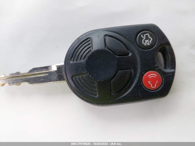 2009 FORD ESCAPE XLT VIN: 1FMCU03759KA34183