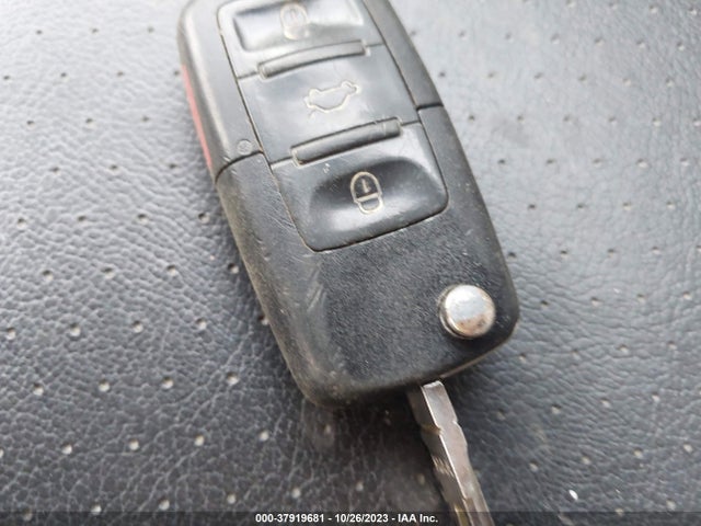2005 VOLKSWAGEN NEW BEETLE CONVERTIBLE GLS VIN: 3VWCM31YX5M367383