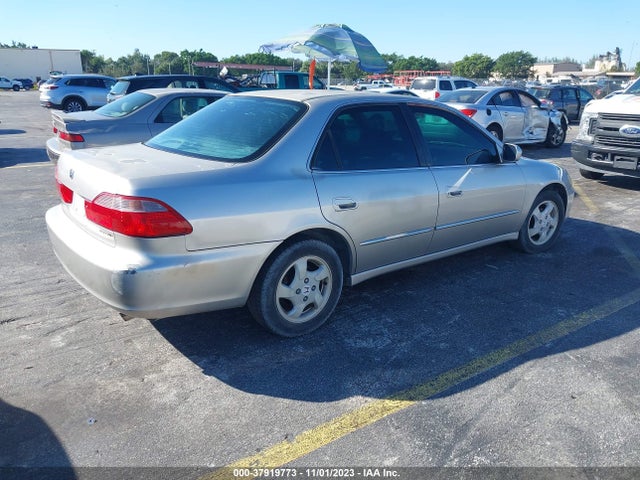 1999 HONDA ACCORD SDN EX VIN: 1HGCG5652XA163117