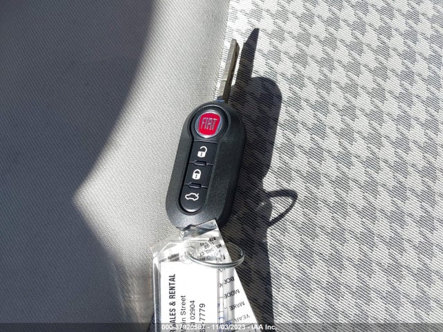 2017 FIAT 500 3C3CFFLR1HT697870 Photo 10