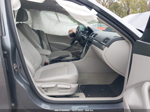1VWAS7A38EC121149 Volkswagen Passat Wolfsburg Ed