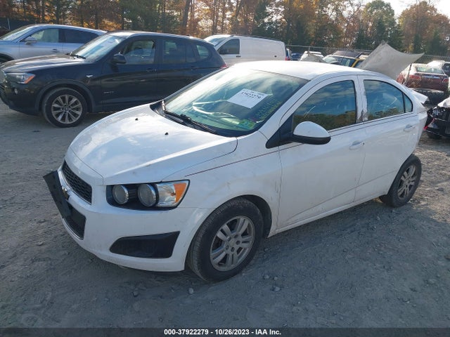 Chevrolet SONIC LT 2015 1G1JC5SH7F4104250 Image 2