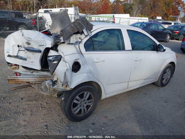 Chevrolet SONIC LT 2015 1G1JC5SH7F4104250 Image 4