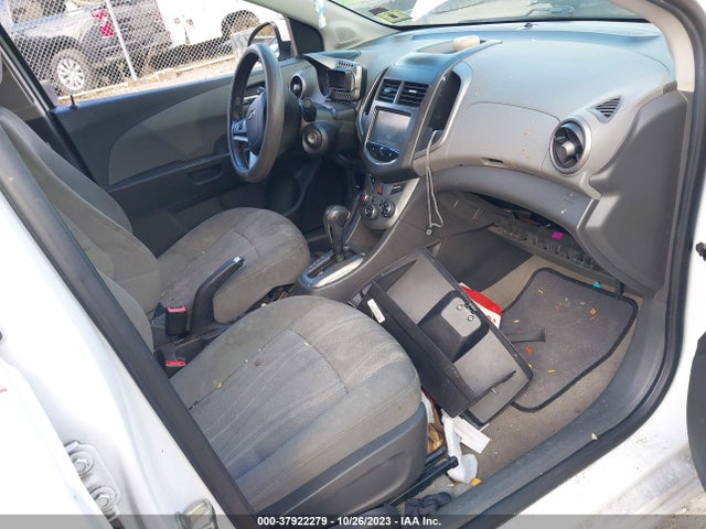 Chevrolet SONIC LT 2015 1G1JC5SH7F4104250 Image 5