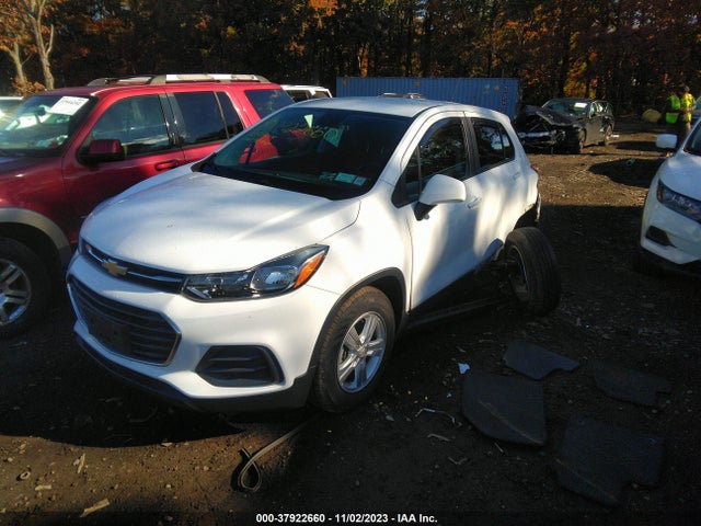 Chevrolet TRAX LS 2018 KL7CJNSB7JB698017 Image 2