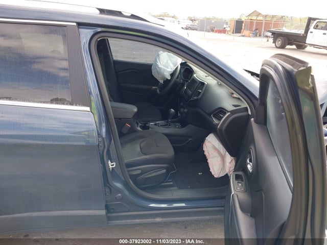 1C4PJLCB9KD479489 Jeep Cherokee Latitude
