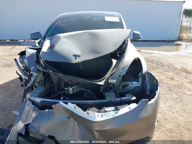 7SAYGAEE9NF359576 Tesla Model Y