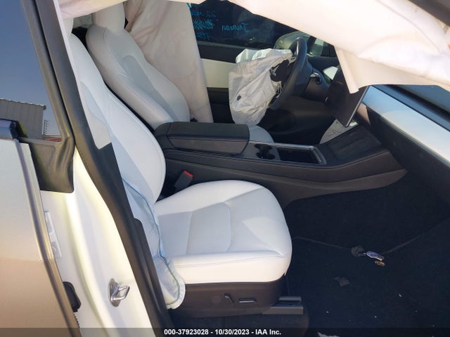 7SAYGAEE9NF359576 Tesla Model Y