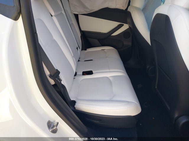 7SAYGAEE9NF359576 Tesla Model Y