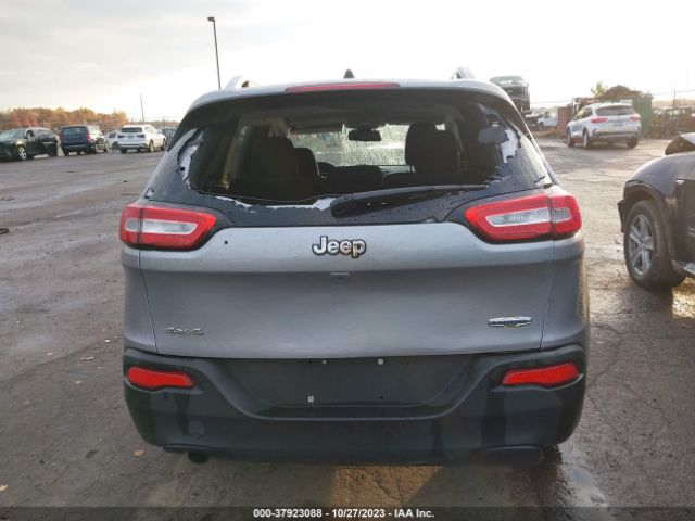 1C4PJMCB8HW512081 Jeep Cherokee Latitude