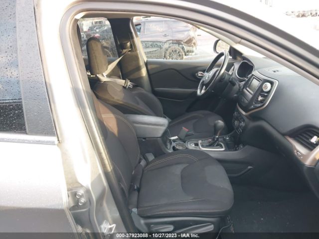 1C4PJMCB8HW512081 Jeep Cherokee Latitude
