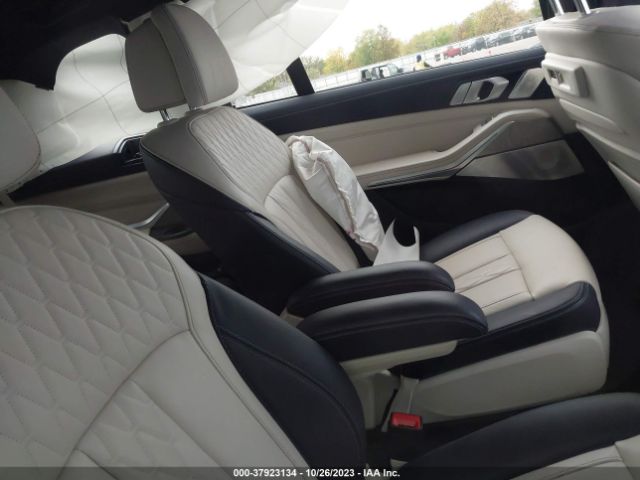 5UXCX4C56KLS37549 BMW X7 Xdrive50i