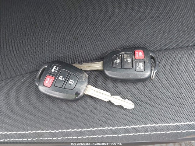 2019 TOYOTA COROLLA LE VIN: 2T1BURHE2KC191320